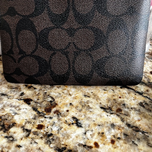 New with tags. 4x6 in. Perfect size for money small makeup bag or Credit cards. - Picture 4 of 5